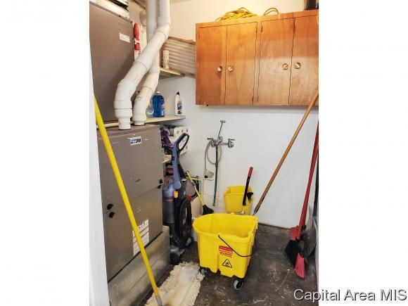 562 N Henderson St, Galesburg, IL 61401